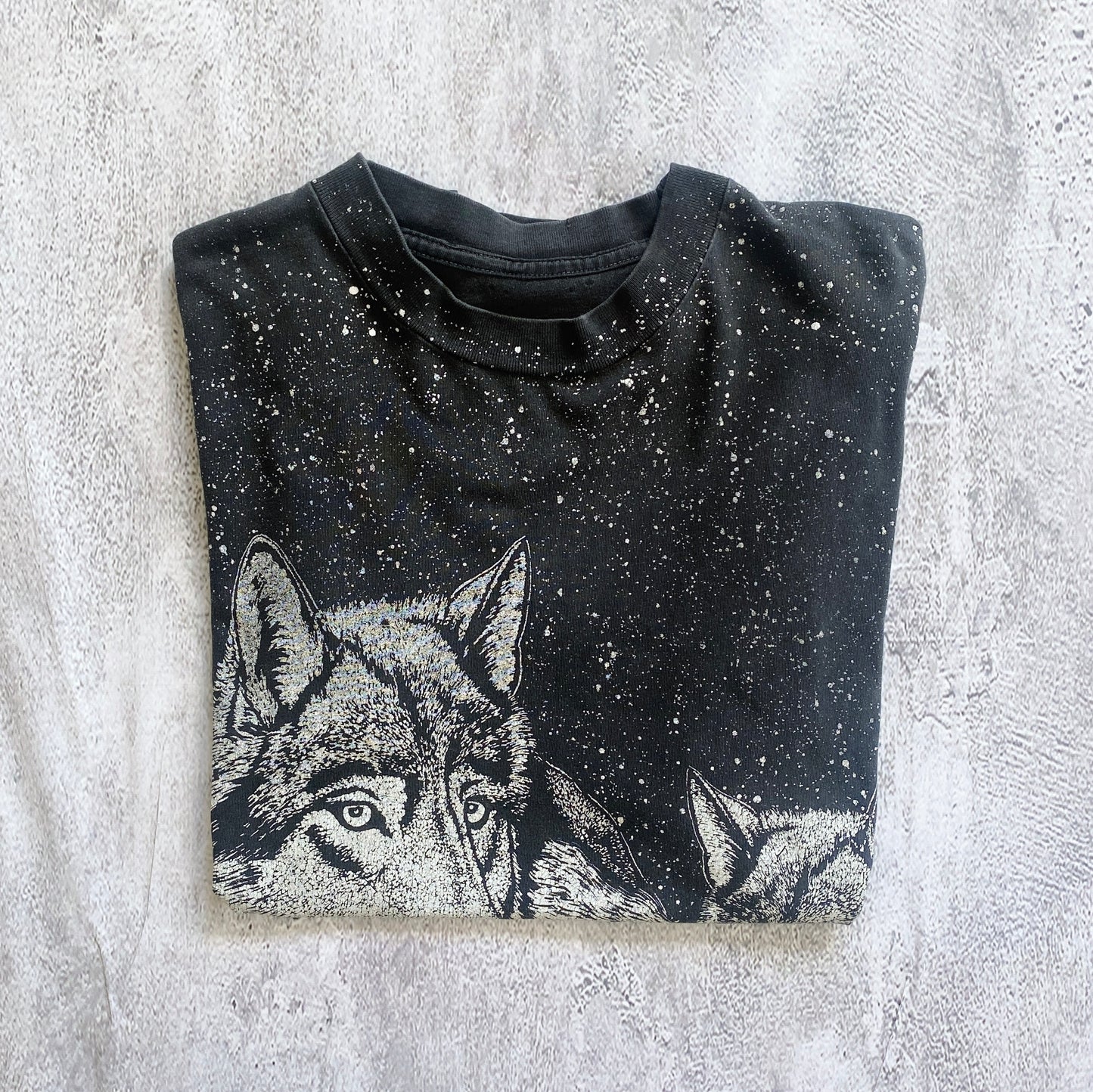 VINTAGE SINGLE STITCH ALL OVER WOLVES TEE-1990'S SIZE XL/L