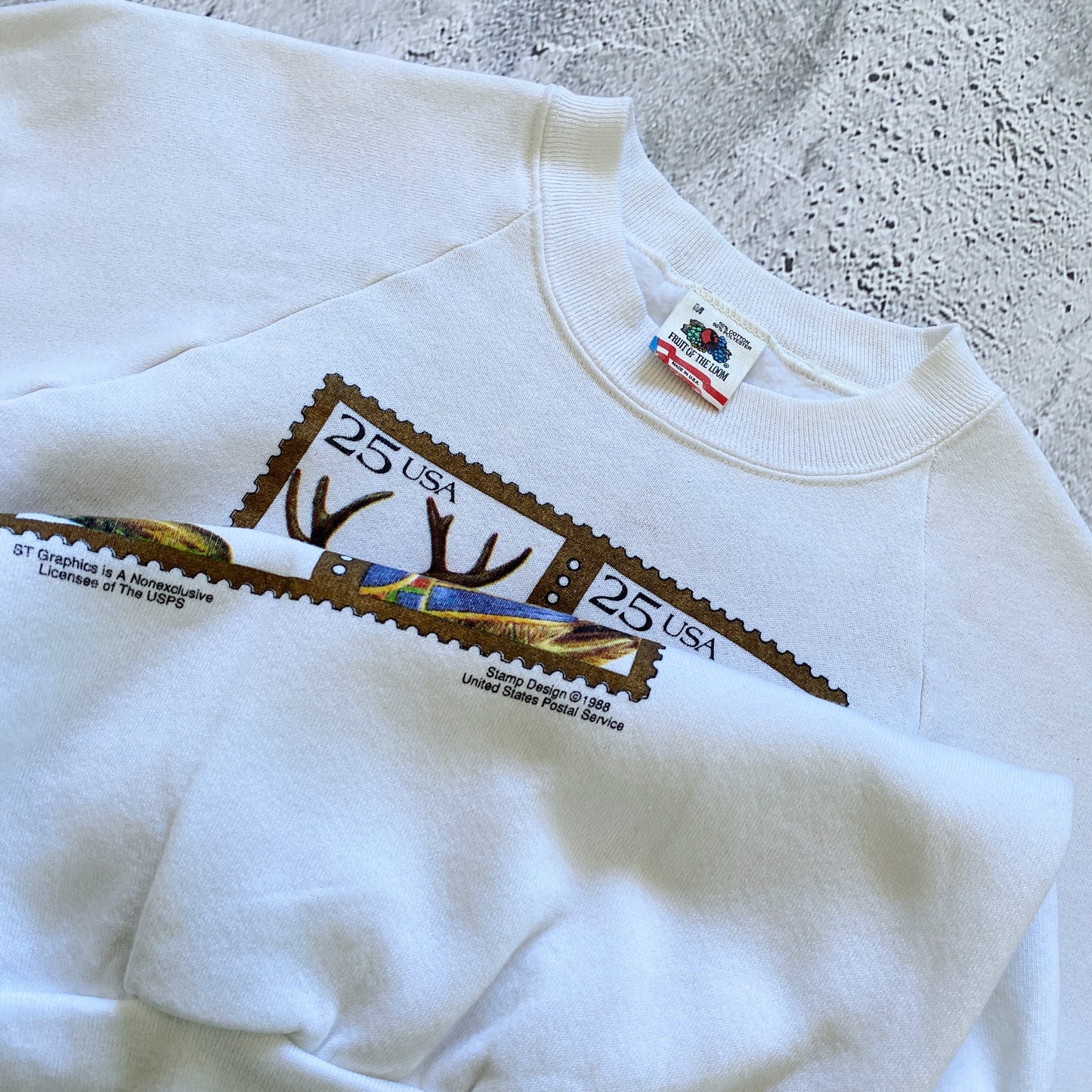 VINTAGE WHITE STAMP DESIGN SWEATSHIRT-1980'S SIZE S